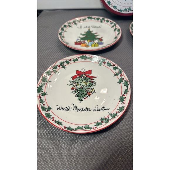Set of 4 Certified International Ceramic Canapé Christmas plates 1 w/chip** - Picture 6 of 14